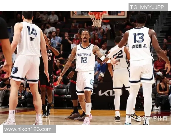 不交易了？名记：灰熊将继续围绕莫兰特和杰克逊两人建队