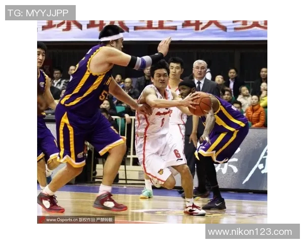 家乡风采！迪班察25分爆发，杨百翰惜败康涅狄格