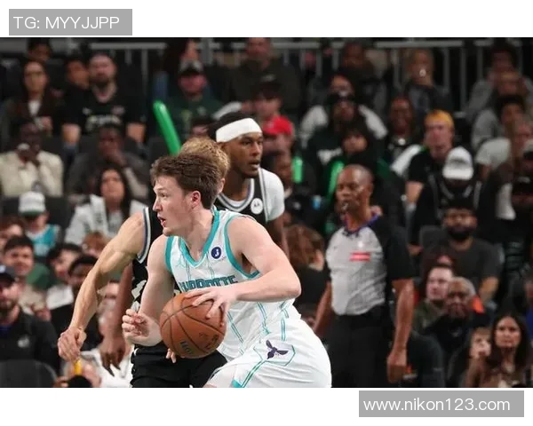 三分大赛首轮:布克30分 克尼佩尔&利拉德27分三人携手晋级决赛